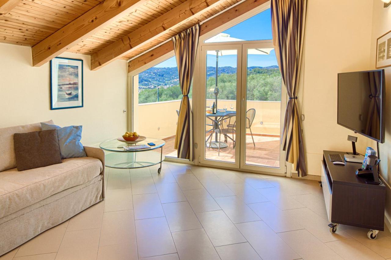 Appartamenti Villa Il Poggiolo دْيانو مارينا المظهر الخارجي الصورة