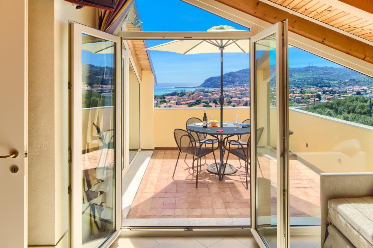 Appartamenti Villa Il Poggiolo دْيانو مارينا المظهر الخارجي الصورة