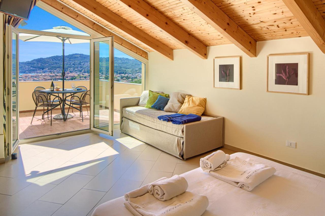 Appartamenti Villa Il Poggiolo دْيانو مارينا المظهر الخارجي الصورة