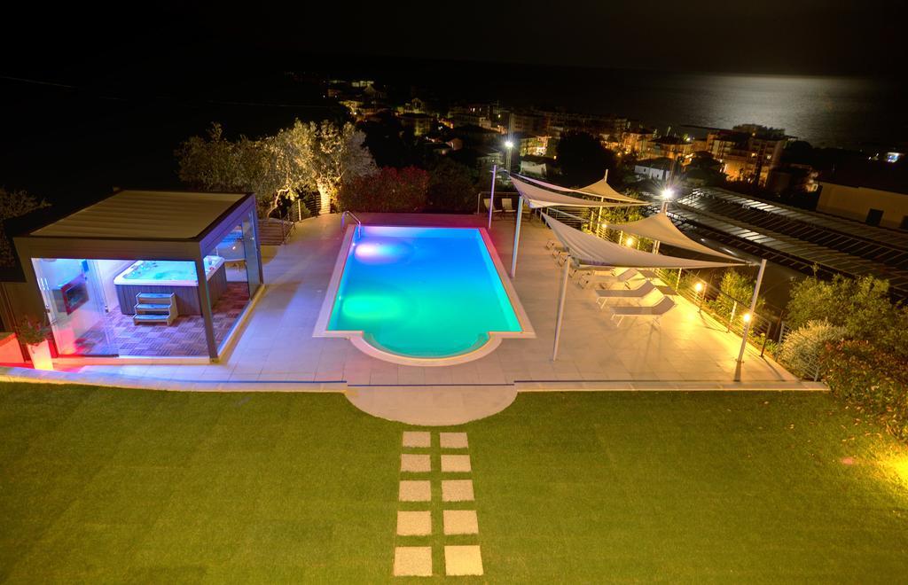 Appartamenti Villa Il Poggiolo دْيانو مارينا المظهر الخارجي الصورة